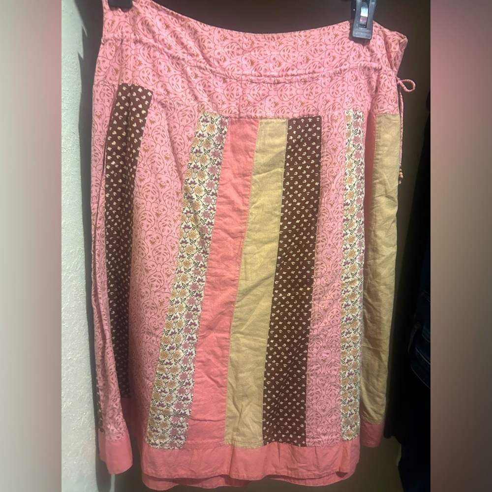 American Eagle skirt pink and brown size 4